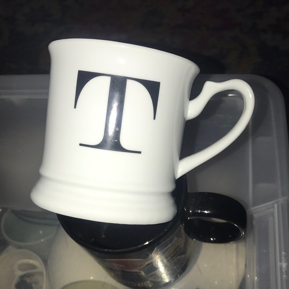Williams Sonoma Monogramed T mug in Black and white - Picture 2 of 6